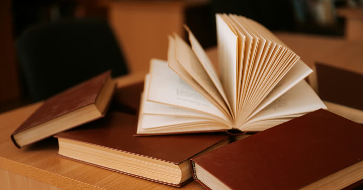 New Book 'HOLD the MOMENT' Offers Practical Tools for Staying Present Under Pressure