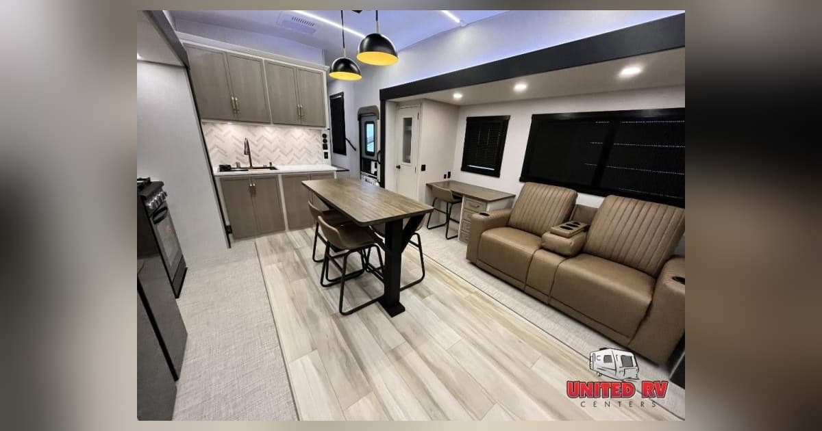 Parkland RV Center Expands Inventory with New Lightweight Travel Trailers and Fifth Wheels