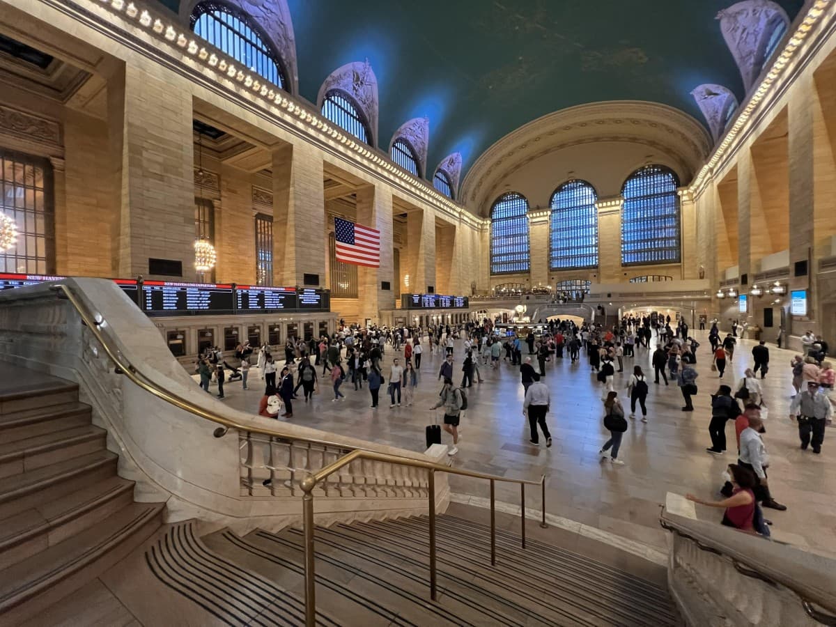 NYC Free Tour Adds Bilingual Departures from Bryant Park